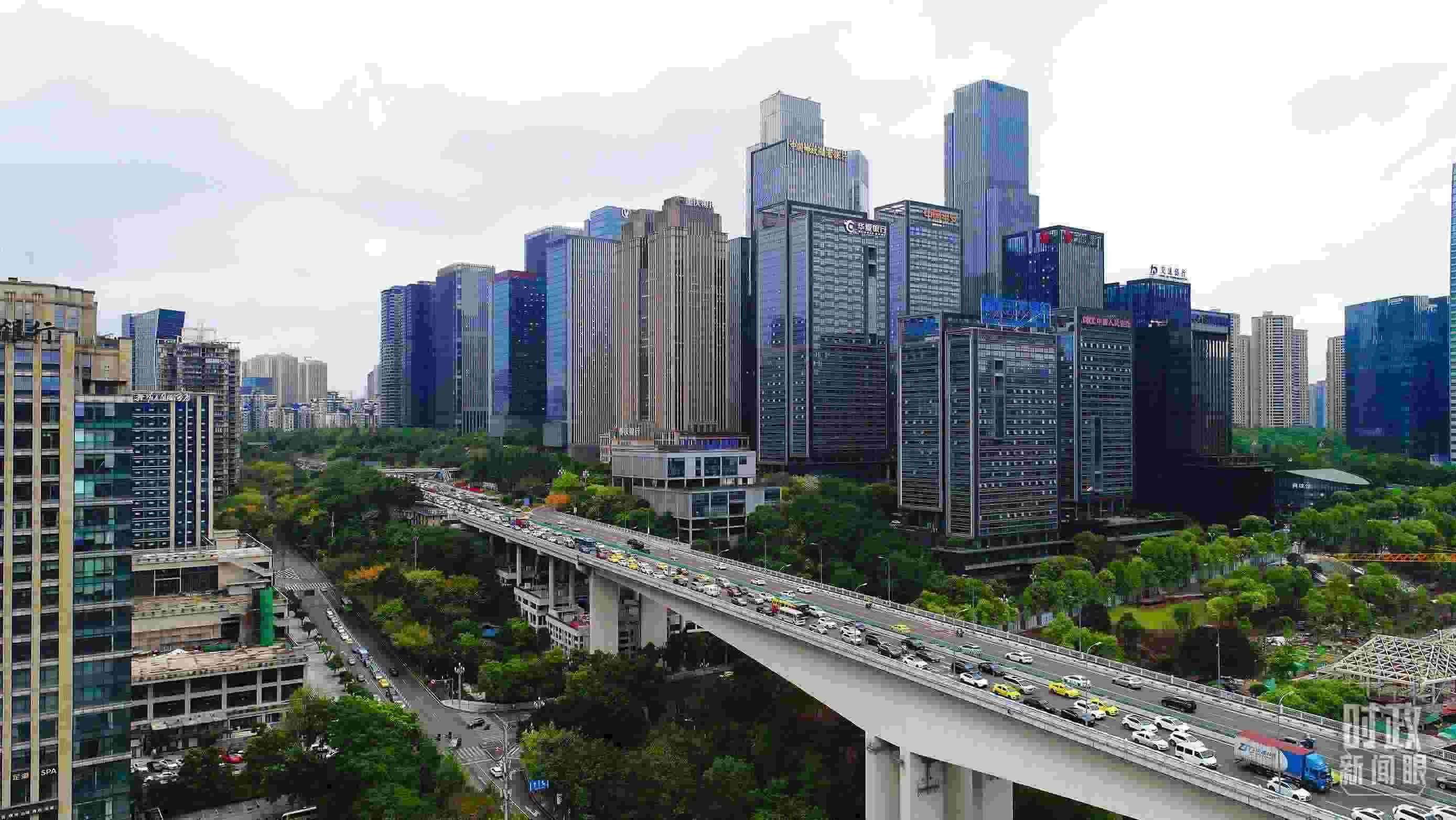 △重慶市數(shù)字化城市運行和治理中心。（總臺記者于濱拍攝）