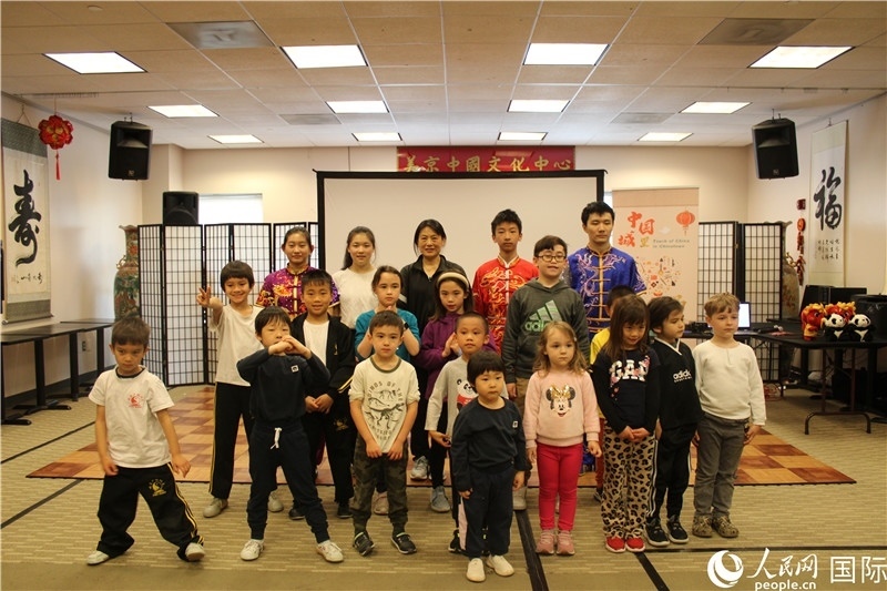 2、此次活動(dòng)是在美京中國(guó)文化中心舉辦的“中國(guó)城里品中國(guó)”系列文化活動(dòng)之一。 伊莎貝爾·羅德里格斯攝