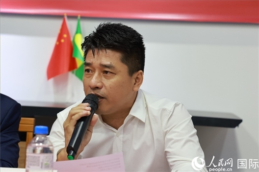巴西中國浙江商會(huì)會(huì)長鄭俠茂在座談會(huì)上致辭。人民網(wǎng)記者 陳海琪攝