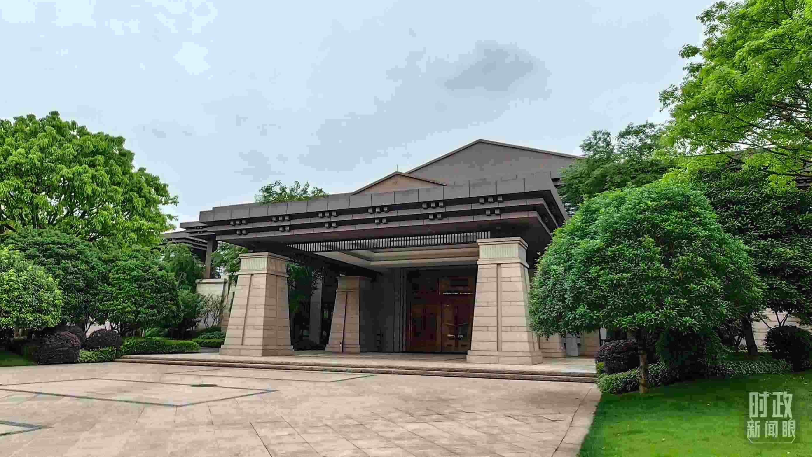 △重慶市渝州賓館，新時(shí)代推動(dòng)西部大開(kāi)發(fā)座談會(huì)在這里召開(kāi)。（總臺(tái)央視記者段德文拍攝）