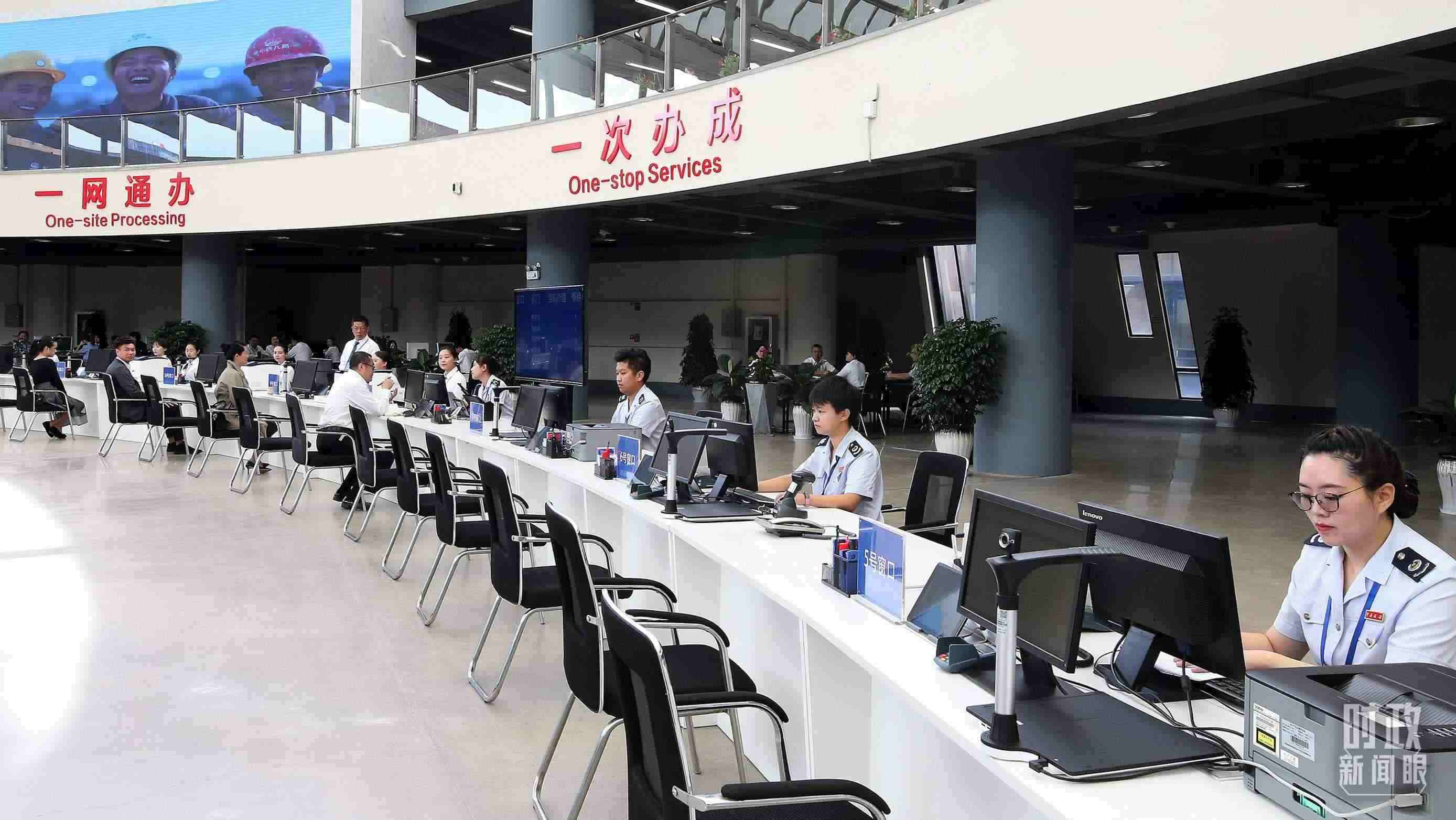 △中國(guó)（云南）自由貿(mào)易試驗(yàn)區(qū)昆明片區(qū)綜合服務(wù)中心。（圖/視覺(jué)中國(guó)）