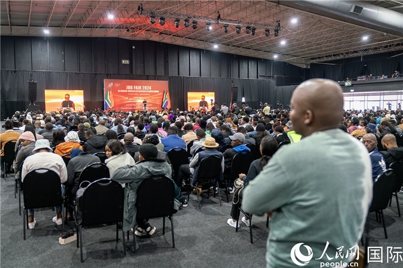 2024年中資企業(yè)招聘大會現(xiàn)場。 人民網(wǎng) 希拉茲攝