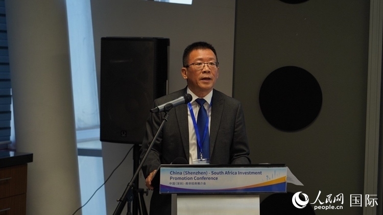 南非中國經(jīng)貿(mào)協(xié)會會長、中國銀行約翰內(nèi)斯堡分行行長張朝陽致辭。人民網(wǎng) 劉暢攝