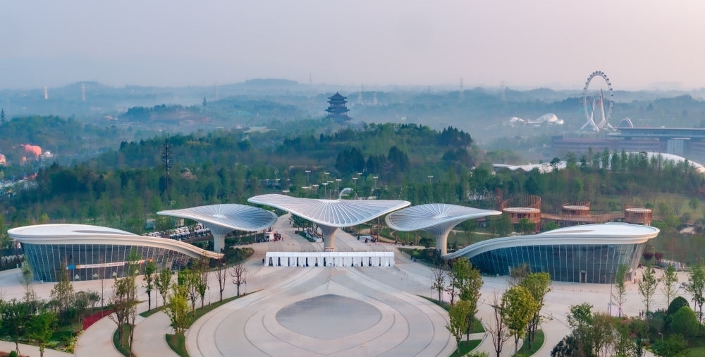 這是成都世園會(huì)主會(huì)場(chǎng)入口（無人機(jī)照片，2024年4月14日攝）。新華社記者 江宏景 攝