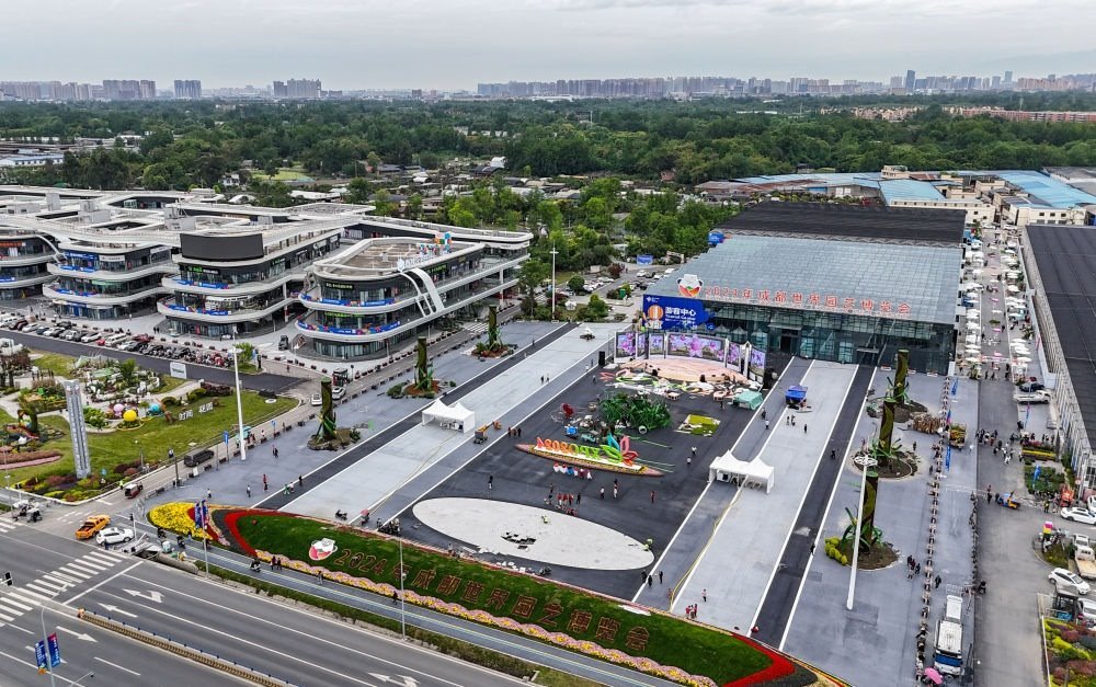 這是2024年4月23日拍攝的成都世園會(huì)郫都分會(huì)場(chǎng)（無人機(jī)照片）。新華社記者 王曦 攝