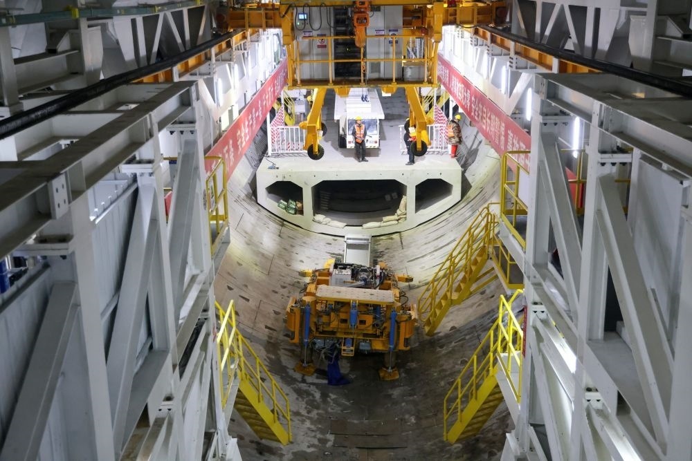 2024年2月16日，中鐵十四局集團的建設(shè)者在京唐城際鐵路運潮減河隧道施工。新華社記者 邢廣利 攝