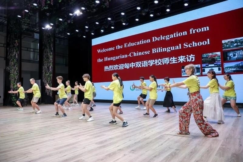 2023年7月，匈牙利匈中雙語學(xué)校師生代表團(tuán)來到江蘇參加“錦繡江蘇”青年交流項(xiàng)目。