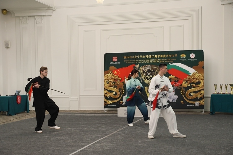 武術(shù)愛好者現(xiàn)場表演。索非亞中國文化中心供圖