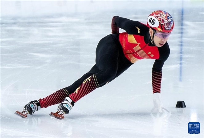 2024年2月18日，第十四屆全國冬季運(yùn)動會短道速滑（公開組）男子1000米決賽，孫龍奪得冠軍，圖為吉林隊(duì)選手孫龍?jiān)诒荣愔小Ｐ氯A社記者 李博 攝
