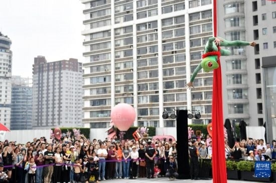 5月7日，演員在長(zhǎng)沙國(guó)金中心表演木偶劇。新華社記者 陳振海 攝