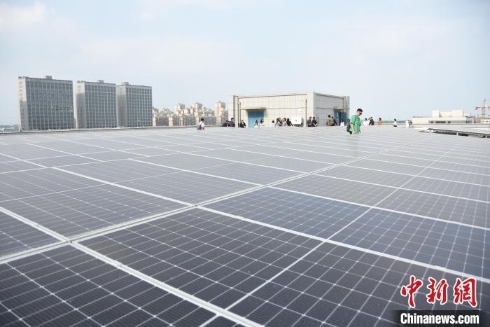 圖為中原人工智能計(jì)算中心的光伏項(xiàng)目。王宇攝