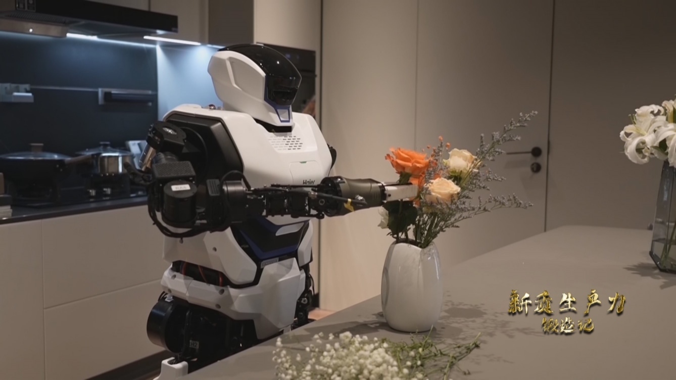 人形機(jī)器人插花。