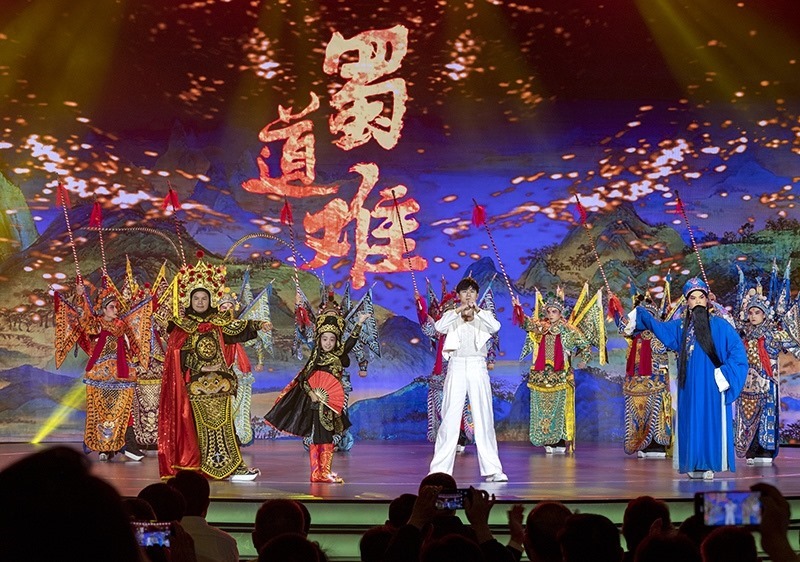 2023年10月13日，成都，“把青春華章寫在祖國大地上”大思政課網(wǎng)絡(luò)主題宣傳和互動(dòng)引導(dǎo)活動(dòng)在四川大學(xué)舉行。