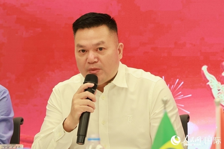 巴西和統(tǒng)會(huì)會(huì)長張小春在座談會(huì)上致辭。人民網(wǎng)記者 陳海琪攝