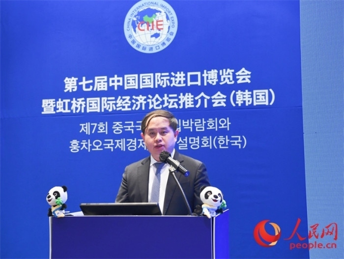 中國銀行首爾分行副行長褚?guī)h發(fā)言。人民網(wǎng) 程安康攝
