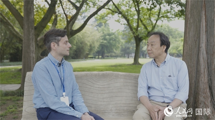 三星堆博物館館長雷雨接受人民網(wǎng)采訪。人民網(wǎng)記者 張榮攝