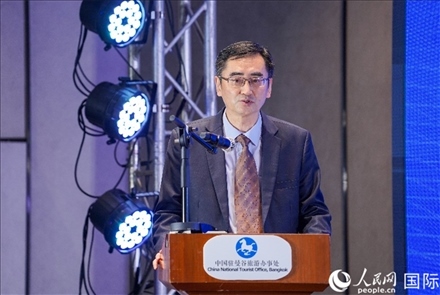 曼谷中國(guó)文化中心兼中國(guó)駐曼谷旅游辦事處主任闕小華發(fā)表演講。（普拉維攝）