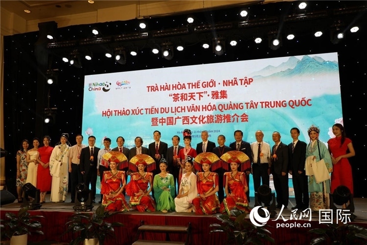 中越兩國嘉賓合影留念。人民網(wǎng)記者楊曄攝