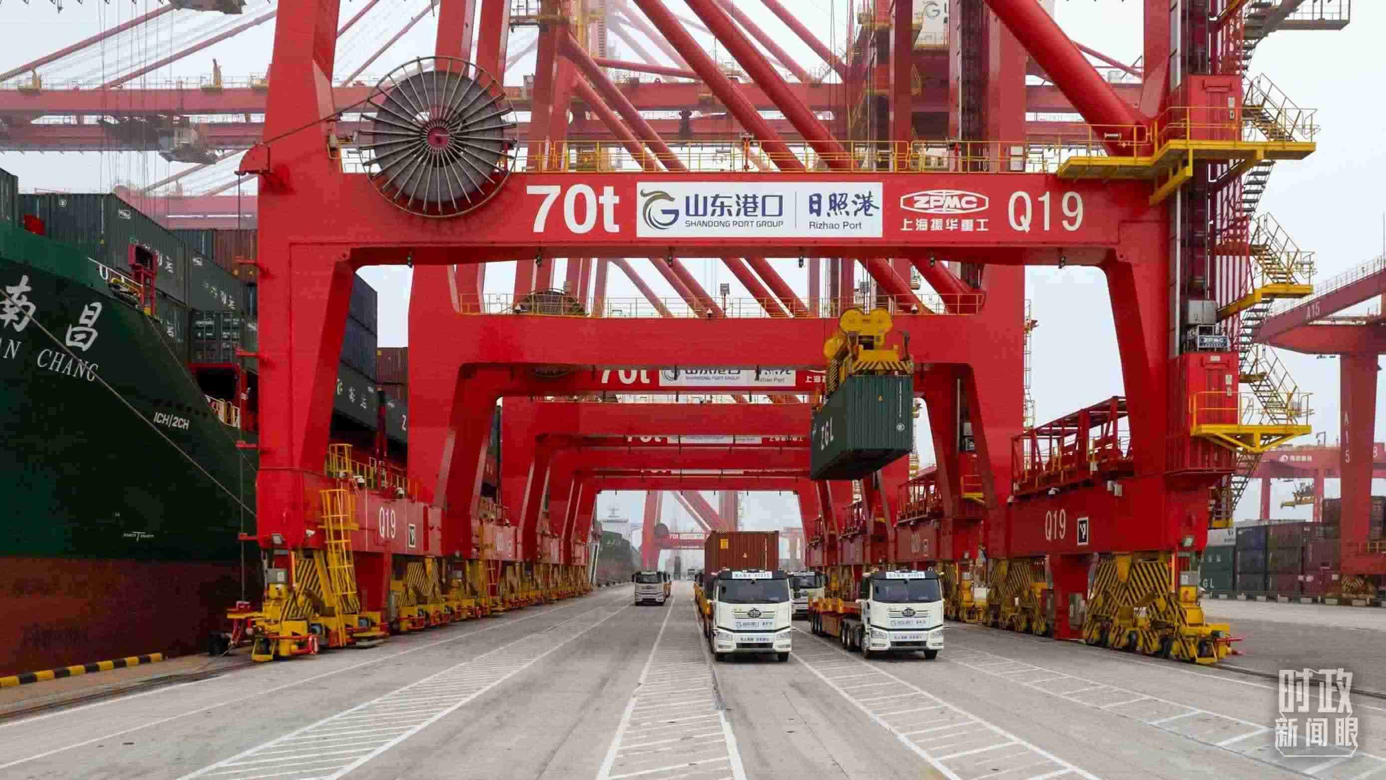 山東日照港。（總臺(tái)國(guó)廣記者李晉拍攝）