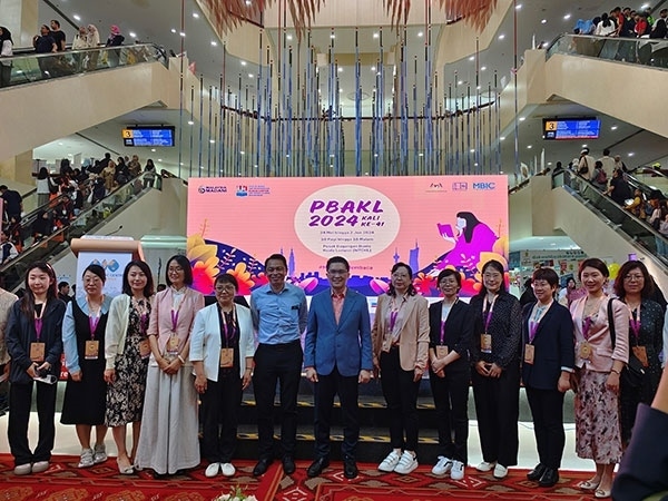 5月24日，在吉隆坡國際書展期間舉辦的中馬贈書儀式。中國圖書進出口（集團）有限公司供圖