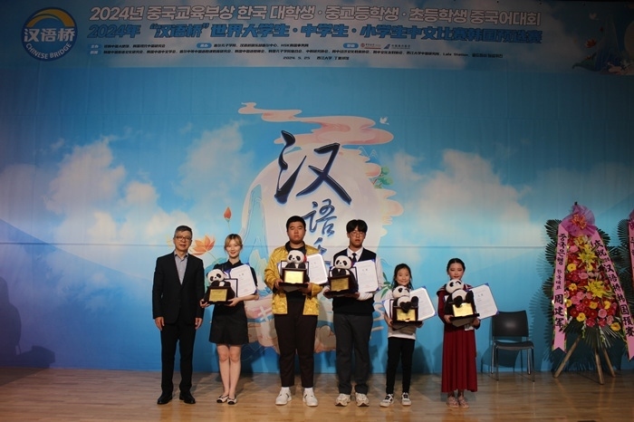 各組別的冠軍獲得者們合影留念。