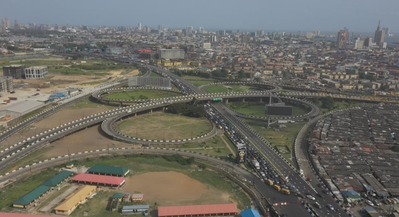 新修復(fù)的尼日利亞拉各斯三號(hào)橋鳥(niǎo)瞰圖。中國(guó)土木尼日利亞有限公司供圖