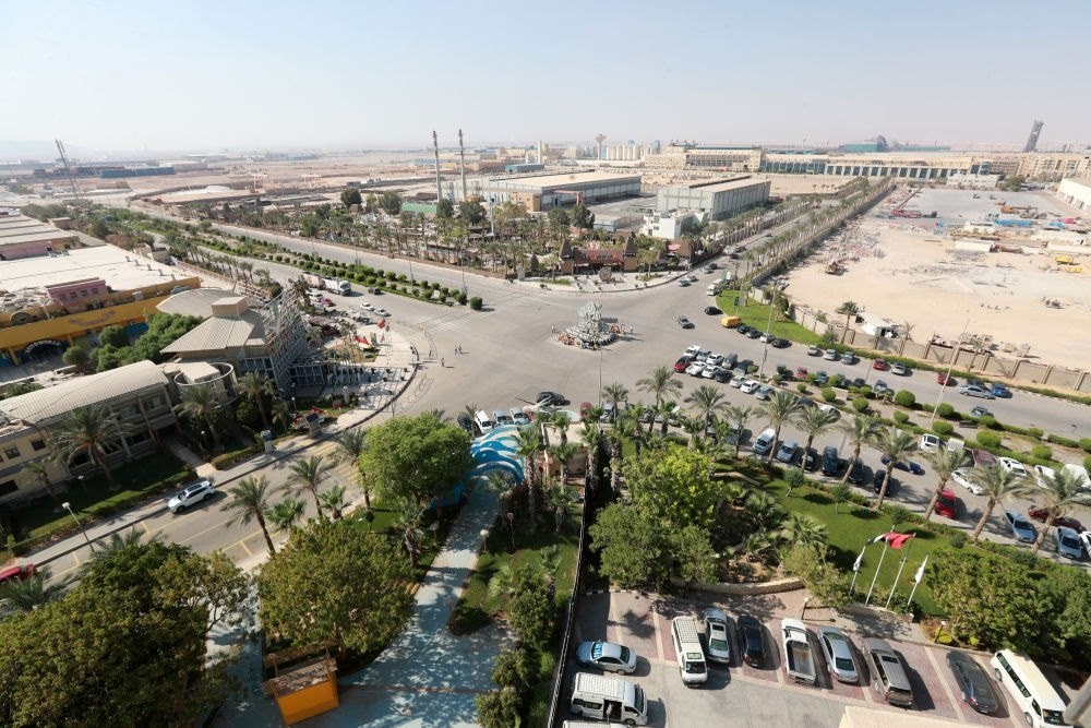 這是2023年8月10日在埃及蘇伊士省拍攝的中?！ぬ┻_(dá)蘇伊士經(jīng)貿(mào)合作區(qū)。新華社記者 隋先凱 攝