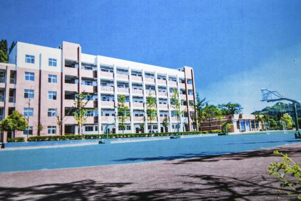 建成之初的之江小學(xué)教學(xué)樓（資料照片翻拍）。