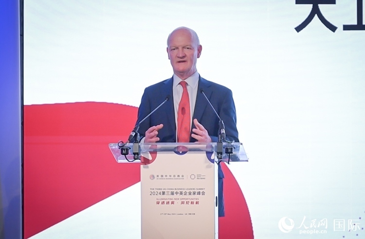 英國前負責(zé)大學(xué)與科研事務(wù)的國務(wù)大臣、英國皇家學(xué)會院士大衛(wèi)·威利茨致辭。人民網(wǎng) 郭錦標攝