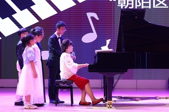 鮑蕙蕎擔任指導。通過專家的點評