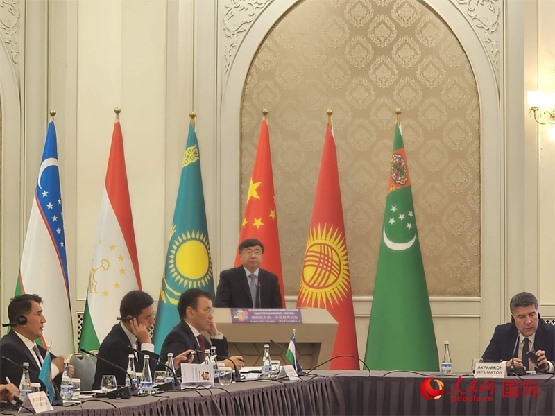 中國(guó)社會(huì)科學(xué)院俄羅斯東歐中亞研究所所長(zhǎng)孫壯志致辭。人民網(wǎng)記者 李強(qiáng)攝