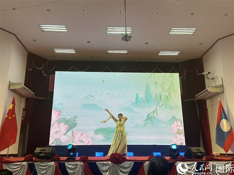 圖片：老撾選手參加第二十三屆漢語(yǔ)橋世界大學(xué)生中文比賽老撾賽區(qū)決賽。孫廣勇攝