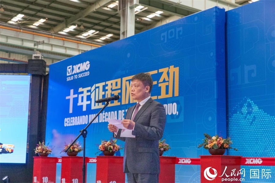 中國貿(mào)促會駐巴西代表處總代表郭英會在致辭中表示，過去十年，中巴經(jīng)貿(mào)關(guān)系迅猛發(fā)展，數(shù)百家中國企業(yè)進(jìn)入巴西，投資巴西，為巴西的經(jīng)濟(jì)建設(shè)貢獻(xiàn)中國企業(yè)的力量。 人民日報社拉美中心分社 威廉·科埃略·維亞納攝