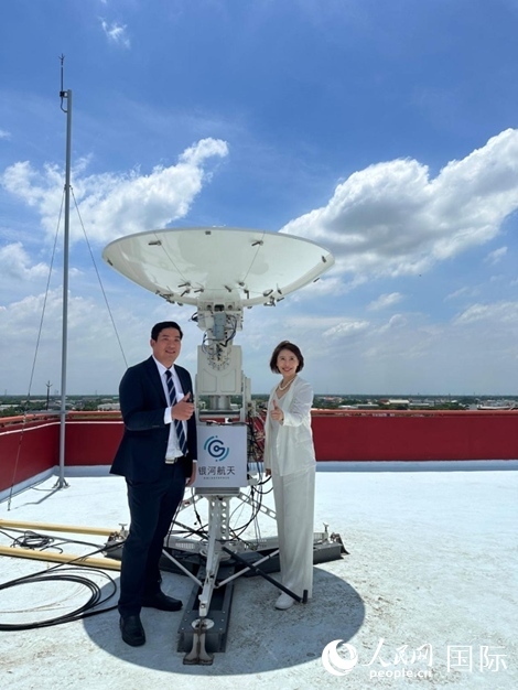 中泰兩國(guó)校企合作共贏。左為馬漢科理工大學(xué)校長(zhǎng)帕納威·普卡亞多，右為銀河航天聯(lián)合創(chuàng)始人劉暢。人民網(wǎng)記者 簡(jiǎn)承淵攝