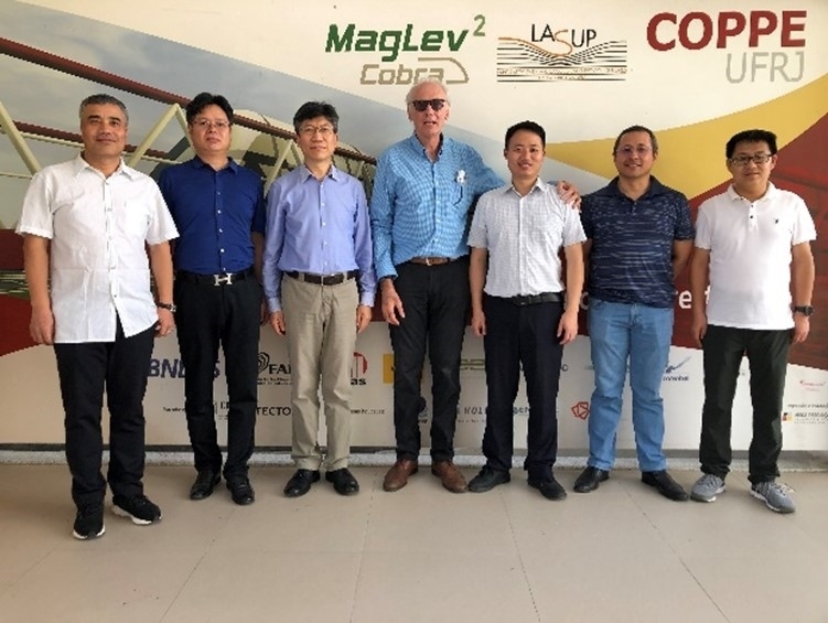 實驗室建設團隊主要負責人與巴西里約熱內盧聯邦大學交流。西南交通大學供圖