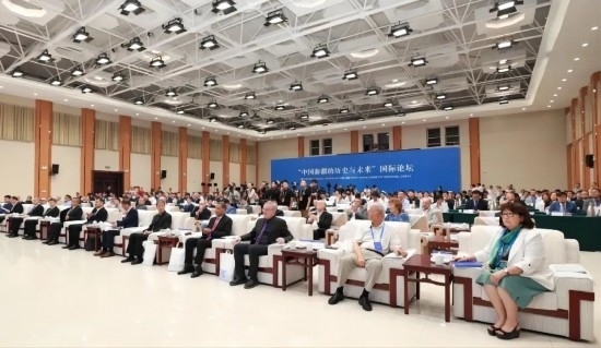 6月12日，“中國(guó)新疆的歷史與未來”國(guó)際論壇在喀什舉辦。（圖片來源：民族畫報(bào)）