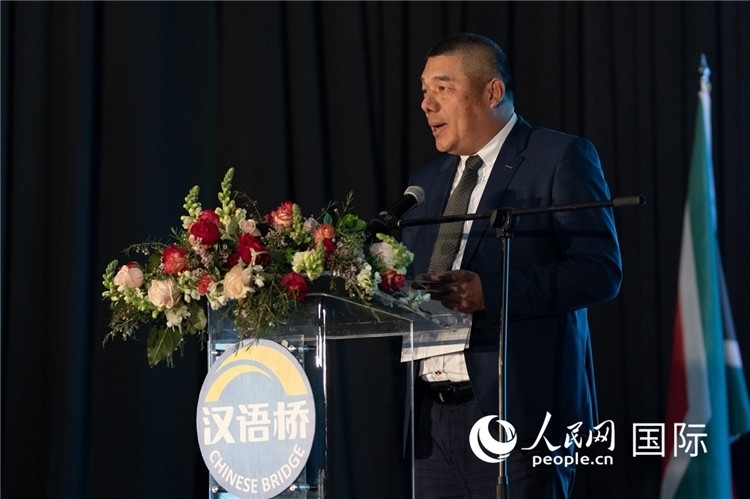 南中經(jīng)貿(mào)協(xié)會秘書長韋冬澤做主旨發(fā)言。人民日報非洲中心分社 希拉茲·莫林?jǐn)z