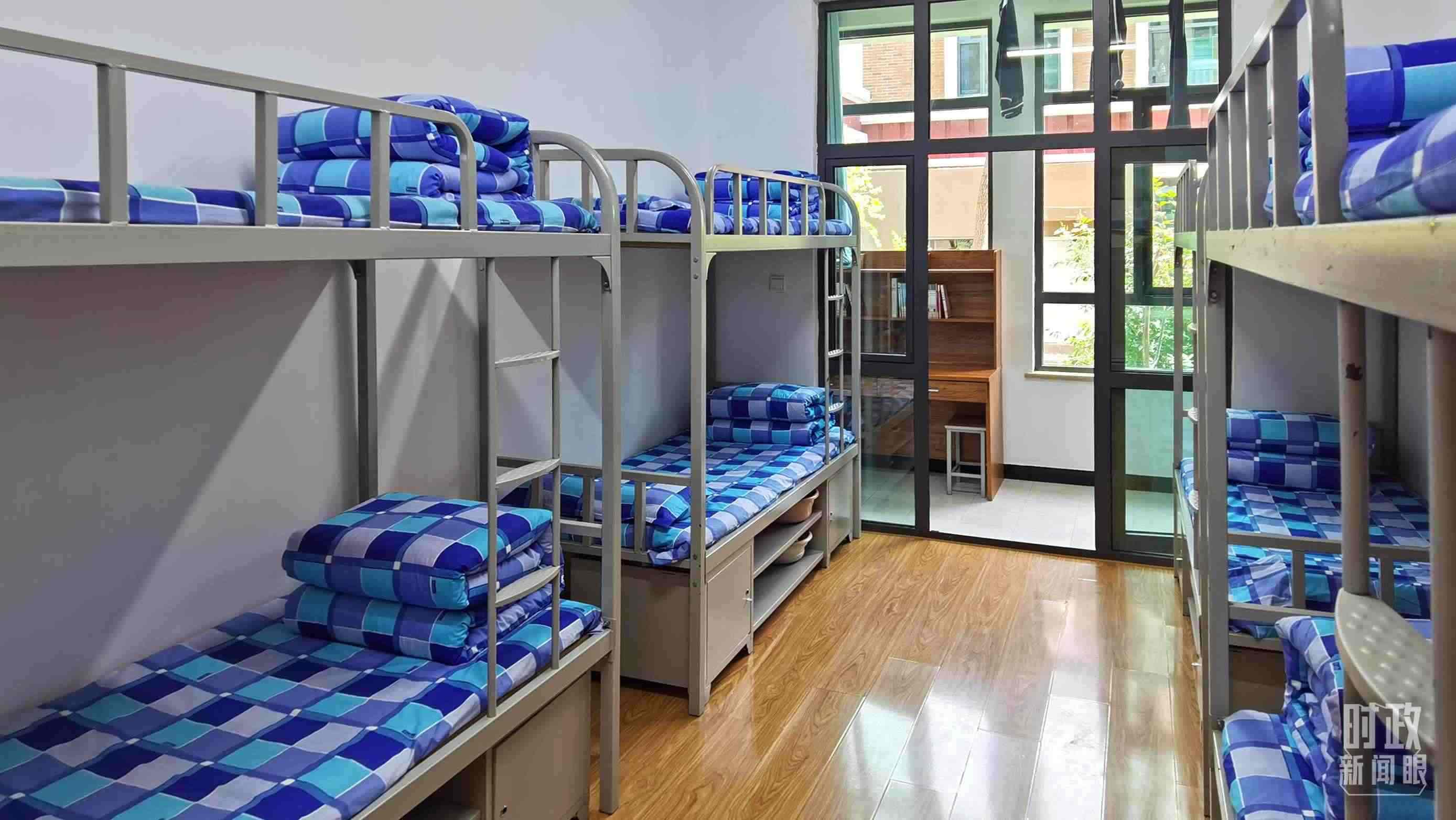 △果洛西寧民族中學(xué)宿舍樓。（總臺央視記者郭鴻拍攝）