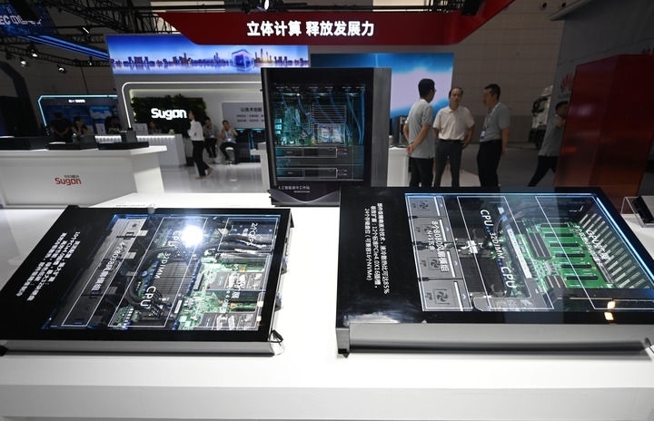 這是6月20日在博覽會上拍攝的中科曙光展區(qū)的一臺人工智能服務(wù)器。新華社記者 趙子碩 攝