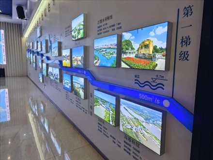 長(zhǎng)江水跨越13級(jí)“階梯”一路北上。人民網(wǎng)記者 黃鈺攝