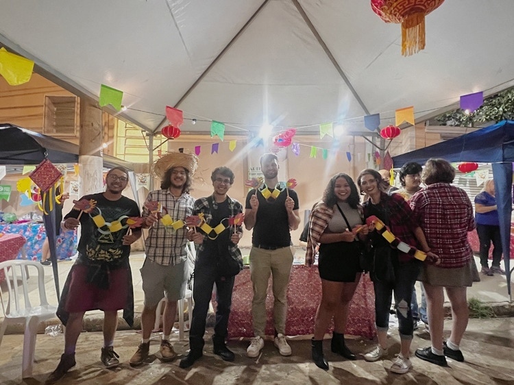 參與者體驗文化碰撞與融合的樂趣。 圣保羅州立大學孔子學院供圖