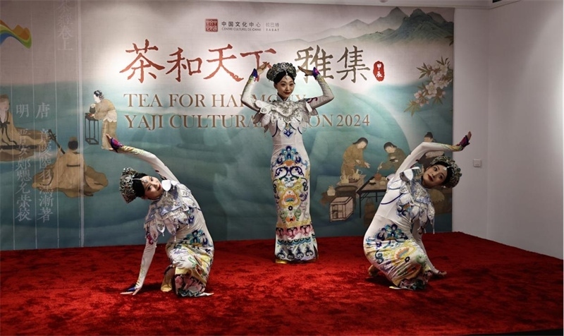 原創(chuàng)舞蹈作品《瓷彩》。拉巴特中國(guó)文化中心供圖