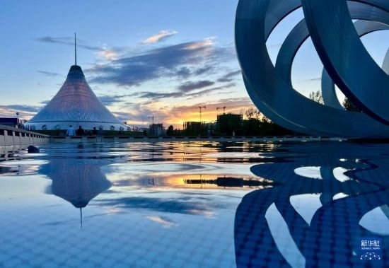 這是7月1日在哈薩克斯坦首都阿斯塔納拍攝的“可汗之帳”購物中心。新華社記者 岳月偉 攝