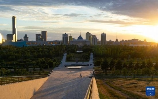 這是7月2日拍攝的哈薩克斯坦首都阿斯塔納的天際線。新華社記者 白雪騏 攝