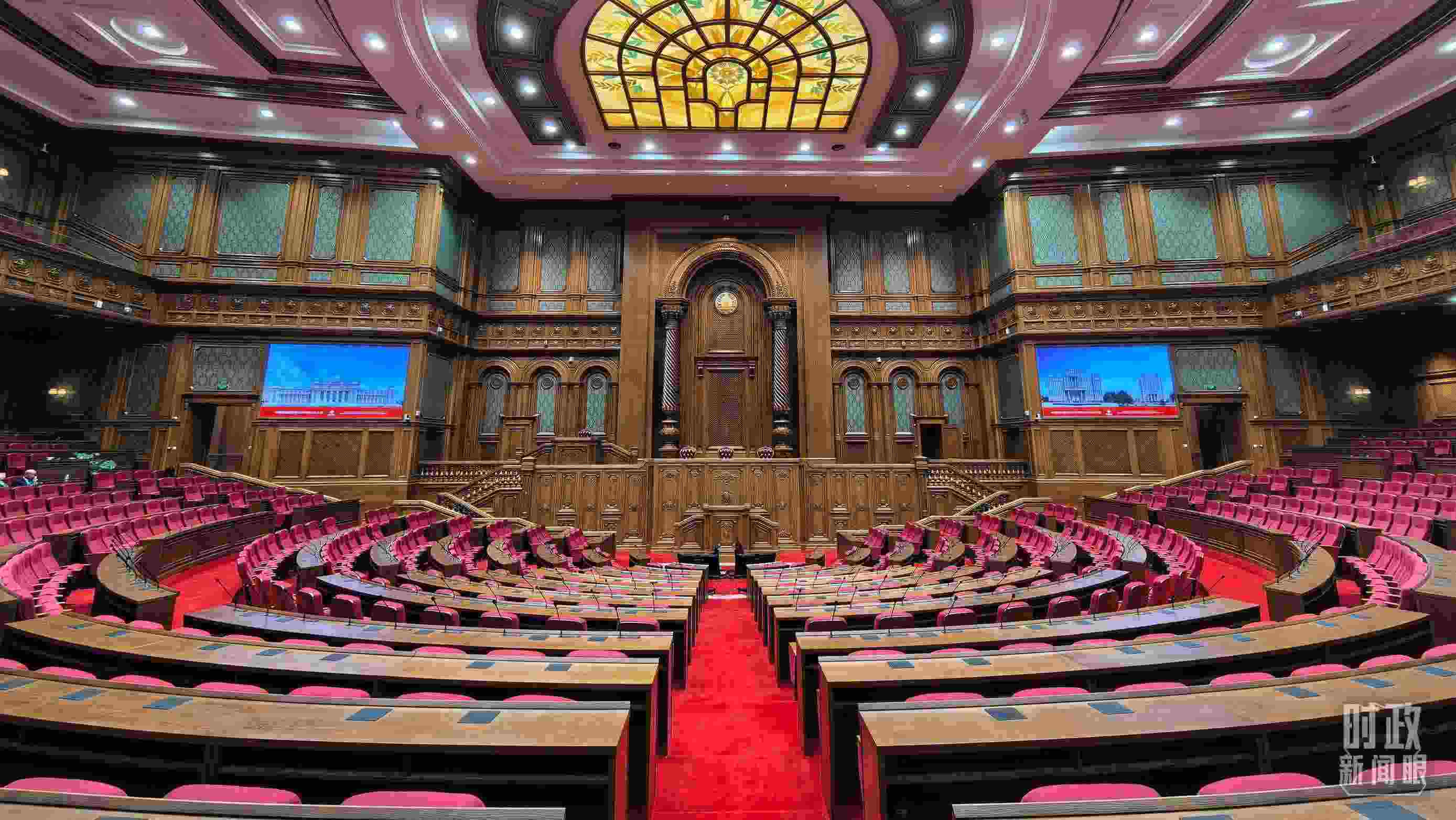 △中方援建塔議會(huì)大樓內(nèi)的聯(lián)席議會(huì)廳。（總臺(tái)央視記者陸泓宇拍攝）