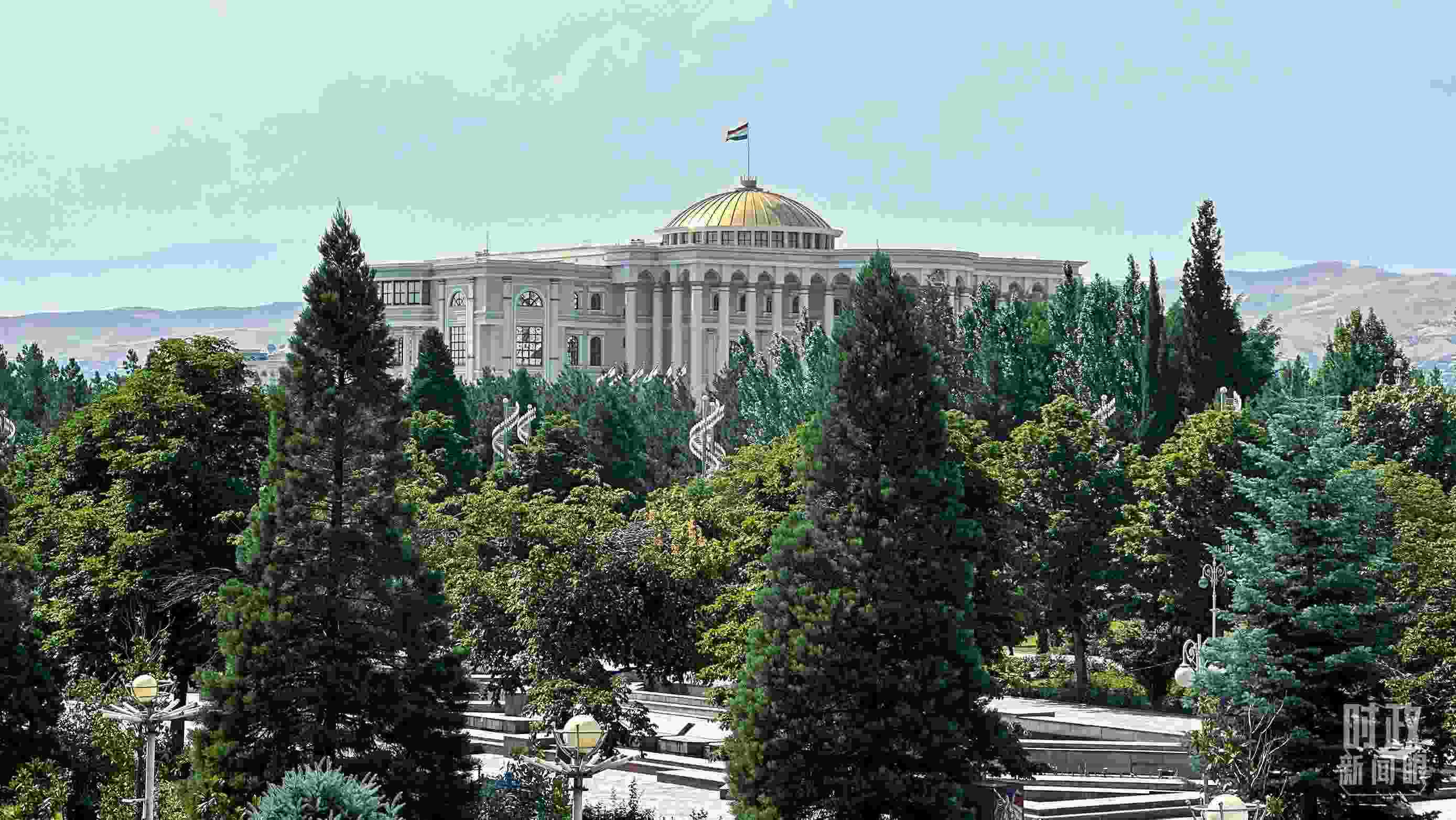 △塔吉克斯坦總統(tǒng)府。（總臺(tái)央視記者趙化拍攝）