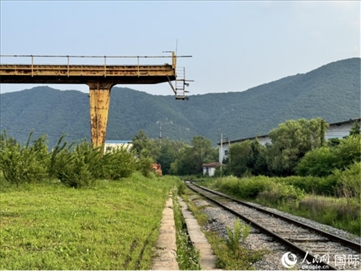通鋼產(chǎn)品通過鐵路運輸出場。人民網(wǎng) 謝瑩攝