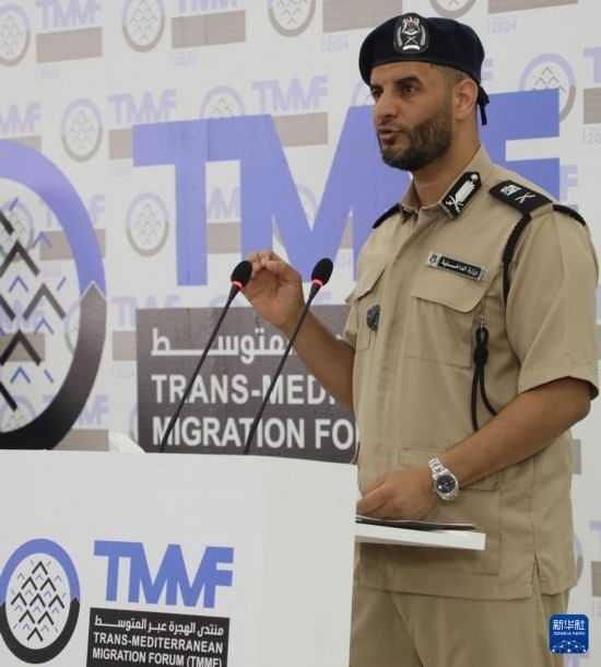 7月10日，利比亞內(nèi)政部長(zhǎng)特拉貝爾西在首都的黎波里舉行的新聞發(fā)布會(huì)上講話。新華社發(fā)（哈姆扎·圖爾基亞攝）