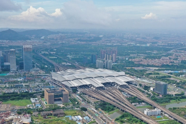 這是2024年6月23日拍攝的廣州南站（無人機(jī)照片）。新華社記者 劉大偉 攝