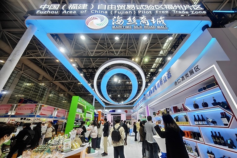 2024年3月18日，第四屆中國(guó)跨境電商交易會(huì)在福建福州開幕。展會(huì)聚焦“鏈接跨境全流域 共建電商新生態(tài)”，集聚全國(guó)80余個(gè)外貿(mào)產(chǎn)業(yè)帶的上千家供應(yīng)鏈企業(yè)。